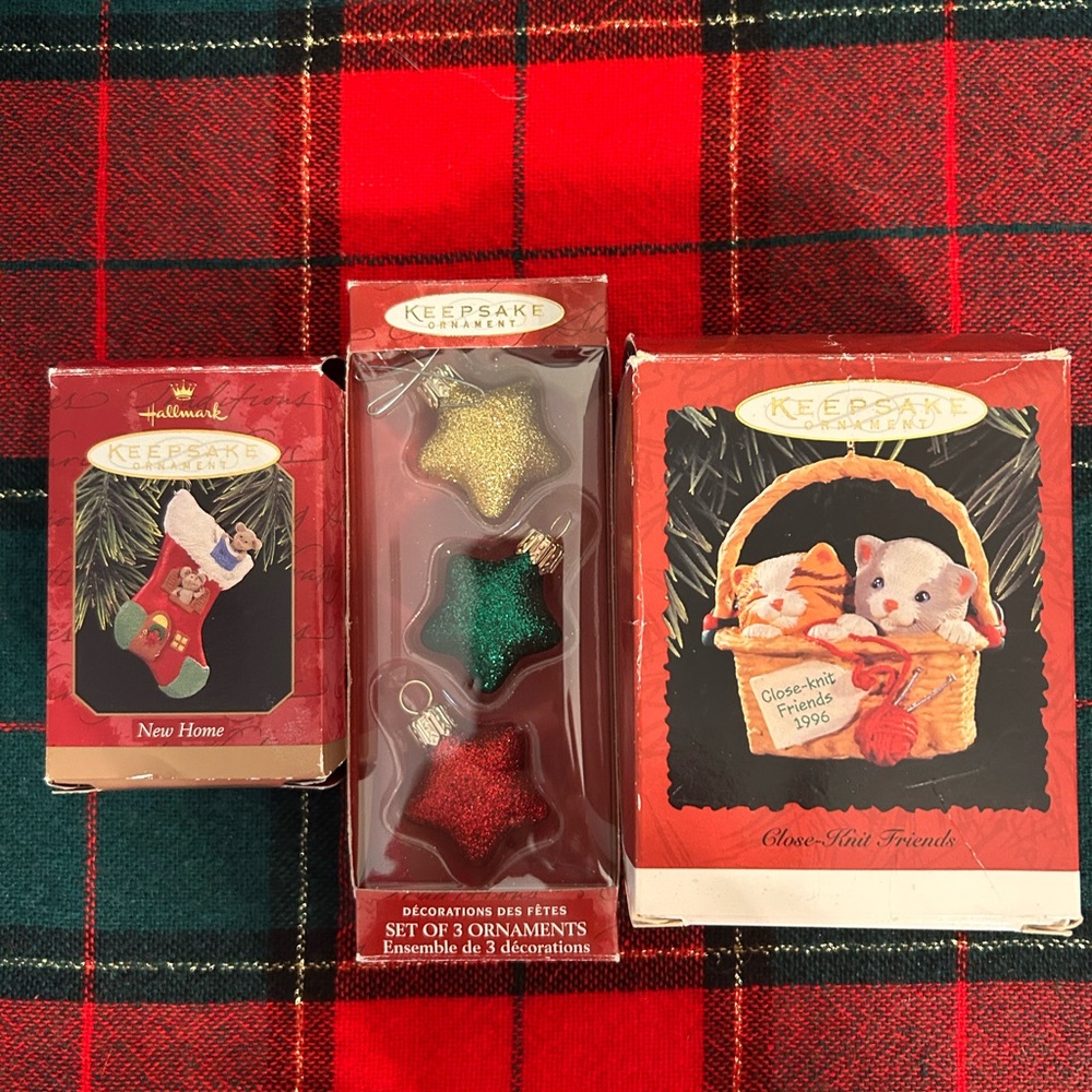 Hallmark Keepsake Ornaments Bundle (#4) with Red, Green, Gold